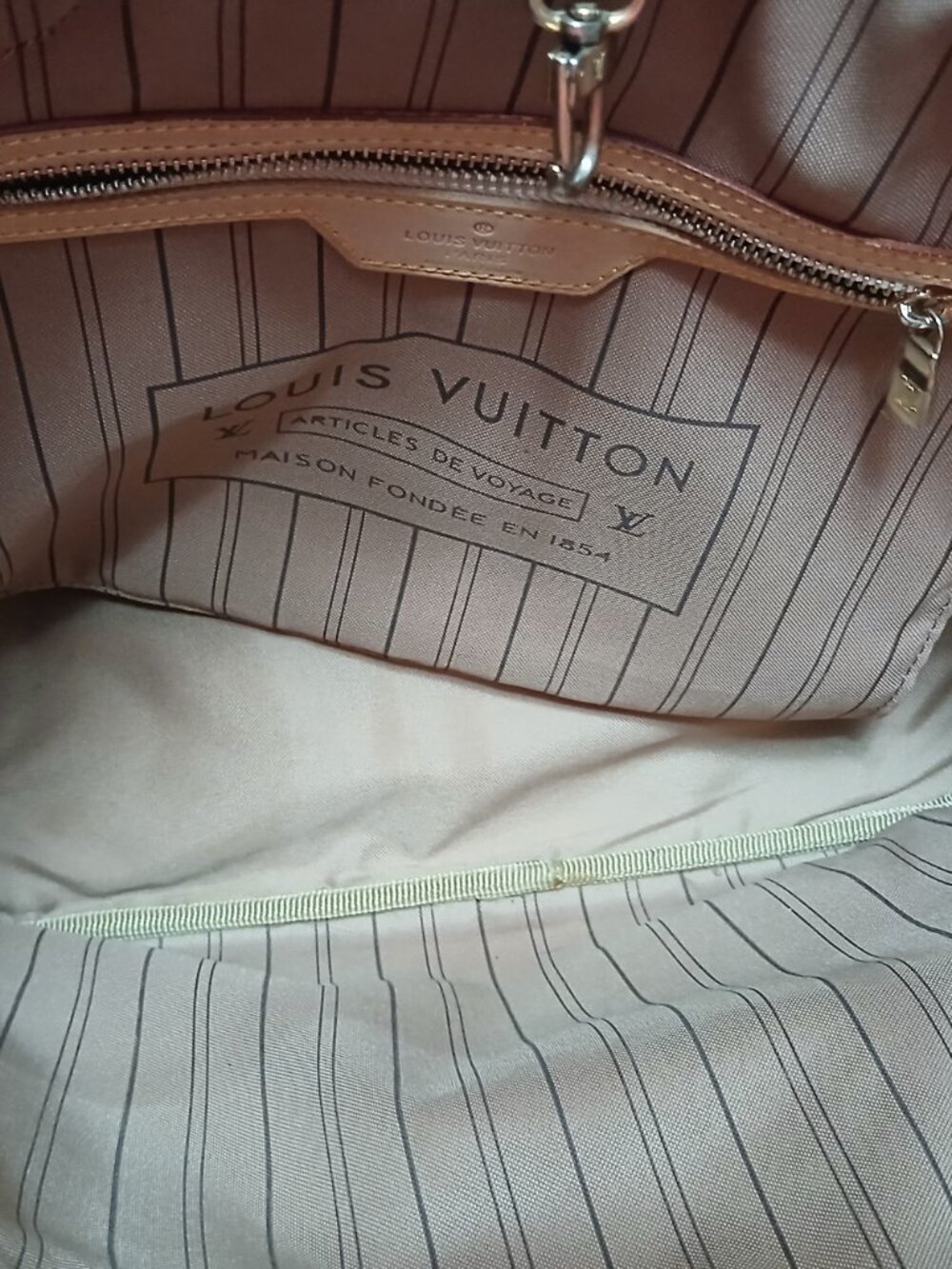 Louis Vuitton handbag - Picture 3 of 4